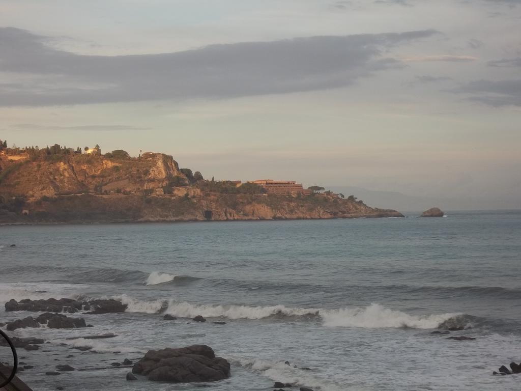 Villa Mare E Monti Giardini-Naxos Zimmer foto